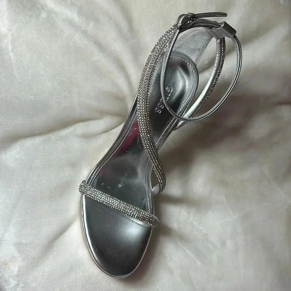 NWB Guess Silver Rhinestone Cassidee Heels - Picture 4 of 5
